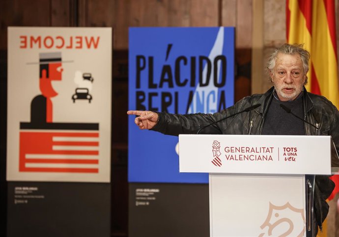 El diseñador Javier Mariscal, interviene en la presentación del homenaje gráfico al cineasta Luis García Berlanga, en el Palau de la Generalitat, a 7 de febrero de 2022, en Valencia