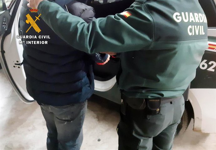 Detenido el presunto autor de una agresión sexual y varios abusos a menores en Santa Cruz de Bezana