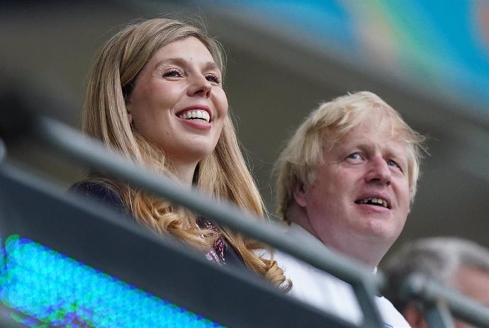 Archivo - El primer ministro de Reino Unido, Boris Johnson, con su mujer, Carrie. 