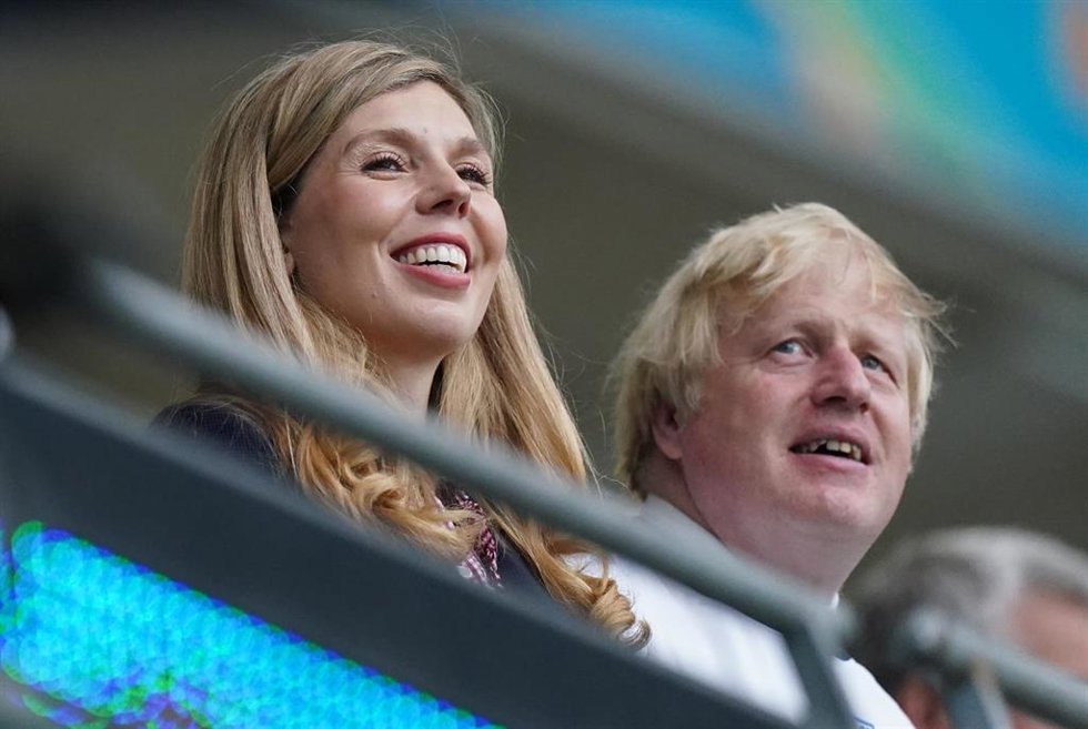 Archivo - El primer ministro de Reino Unido, Boris Johnson, con su mujer, Carrie.