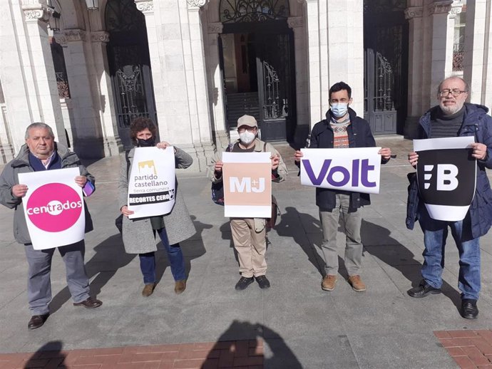 Los representantes de las candidaturas que han creado la plataforma.