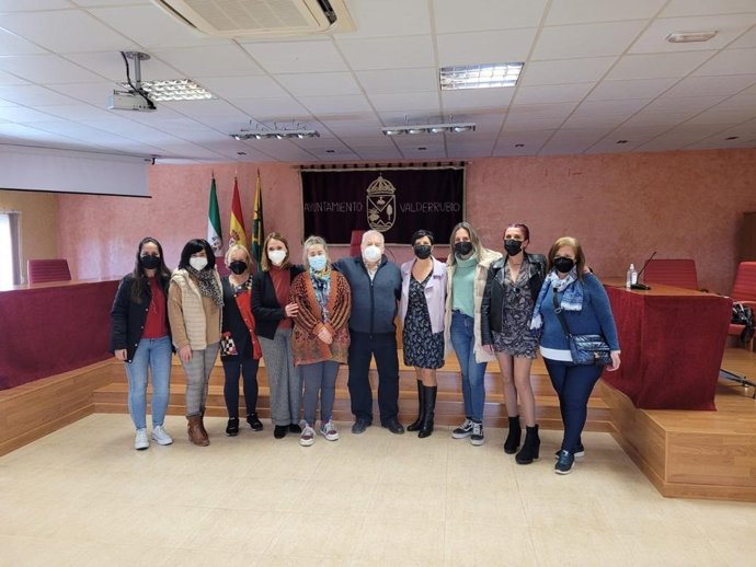 La diputada de Igualdad, Juventud y Administración Electrónica, Mercedes Garzón, en Valderrubio (Granada).