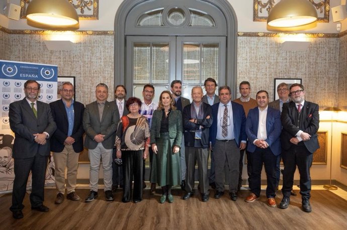 Mario Rigau (tercero por la izquierda), presidente, y el resto de miembros del Comité de Observación del Observatorio de Derechos Humanos de España (ODHE).