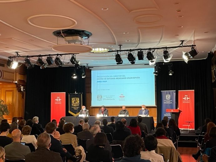 Jorge Volpi es presentado en Madrid como nuevo director del Centro de Estudios Mexicanos UNAM-España en un acto en el Instituto Cervantes