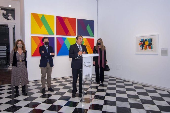 La Fundación Cajasol ha inaugurado la exposición 'Cuadros para una colección'.