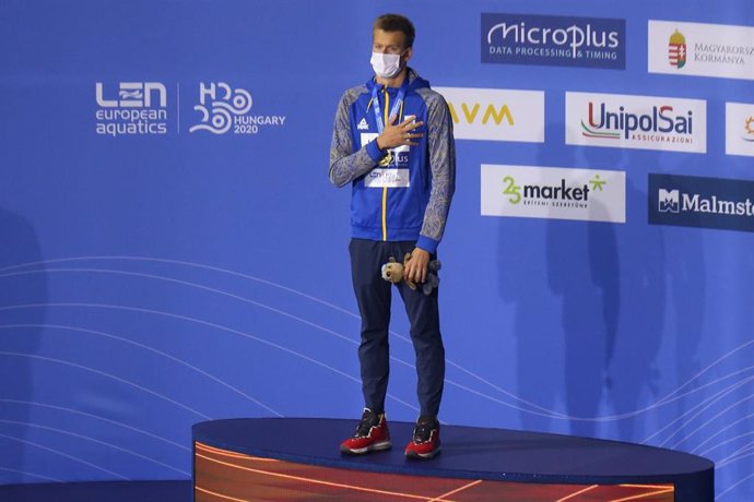 Archivo - El nadador ucraniano Mykhaylo Romanchuk en el podio con su medalla de oro en los 800 libres de los Europeos de Natación de 2021 en Budapest