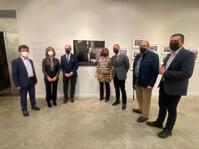 Inauguración de la exposición dedicada al exalcalde de la ciudad de Huesca, Enrique Sánchez Carrasco. En el Centro Cultural Manuel Benito.
