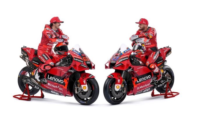 Francesco Bagnaia y Jack Miller con las Desmosedici de Ducati para el Mundial de Motociclismo de 2022