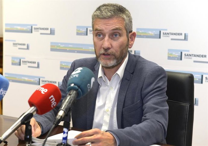 Archivo - El portavoz del equipo de Gobierno de Santander, Javier Ceruti