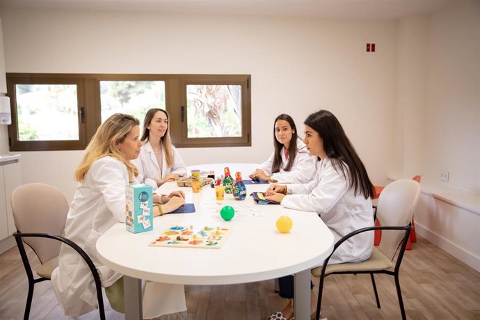 Archivo - Equipo de la Unidad Salud Mental Infantil de Vithas Málaga