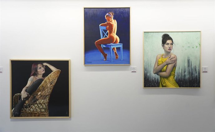 Exposición en la sala de exposiciones del Teatro Zorriilla del Primer Cerrtamen de Pintura de la Provincia de Valladolid de la Unión Artística Vallisoletana.