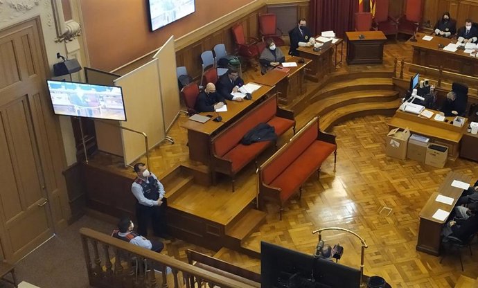 Juicio en la Audiencia de Barcelona al autor confeso del crimen a su ex pareja con un hacha en Terrassa (Barcelona) en 2018, el 8 de febrero de 2022.