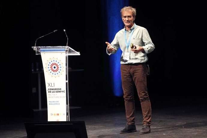 Archivo - El director del Centro de Coordinación de Alertas y Emergencias Sanitarias -CAES-, Fernando Simón, en imagen de archivo