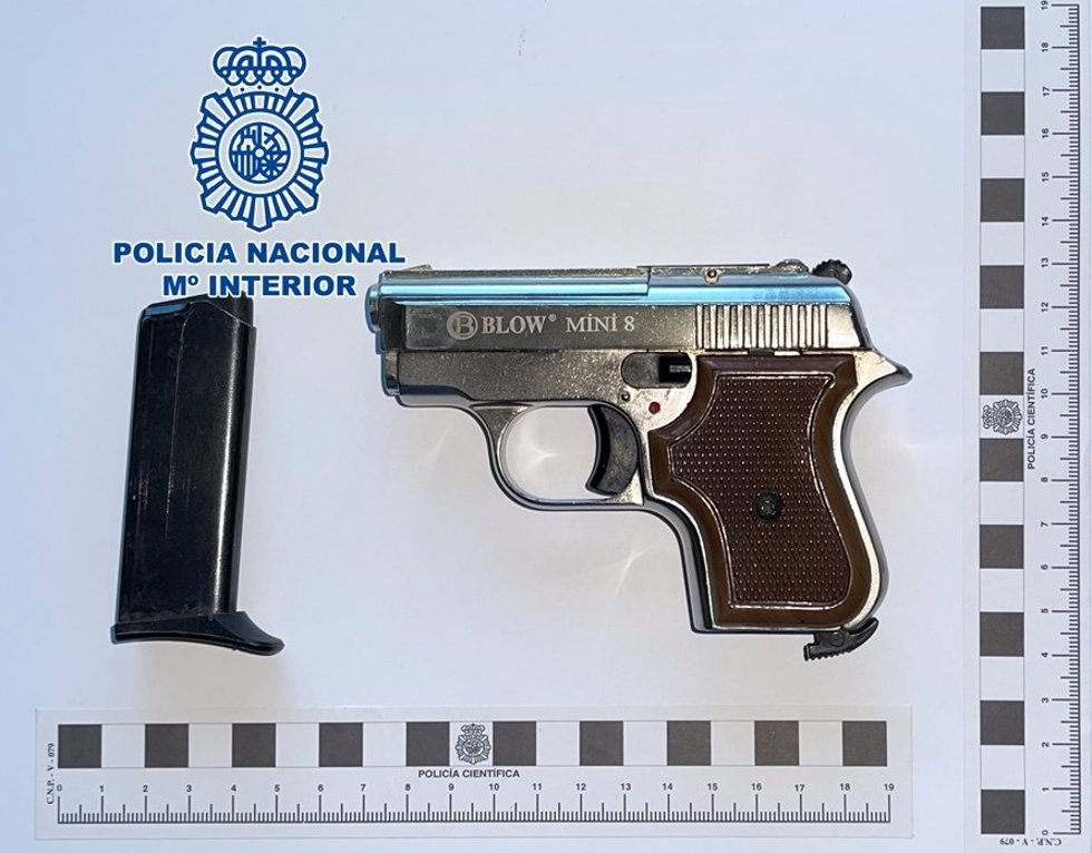 Pistola intervenida en una imagen de archivo