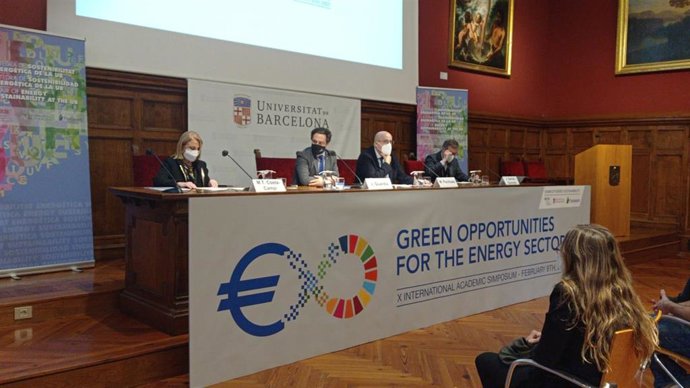 El X Simposium Académico Internacional organizado por la Cátedra de Sostenibilidad Energética de la Universitat de Barcelona (UB) y el Institut de Economia de Barcelona (IEB)