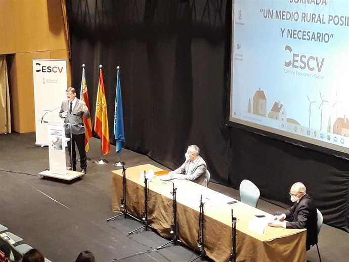 Ximo Puig durante su intervención en la apertura de la jornada