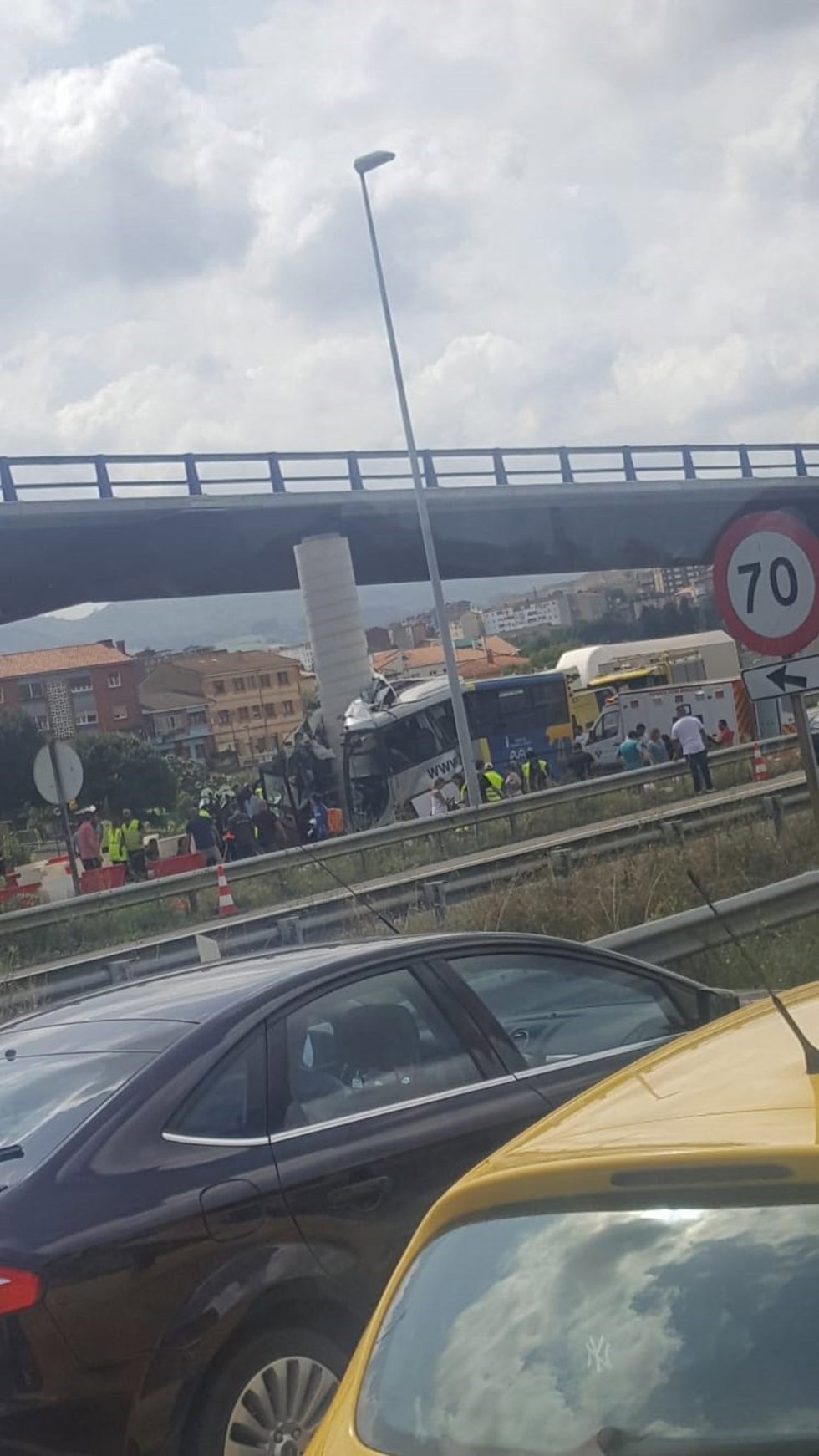 Archivo -    Accidente de Alsa en Avilés.