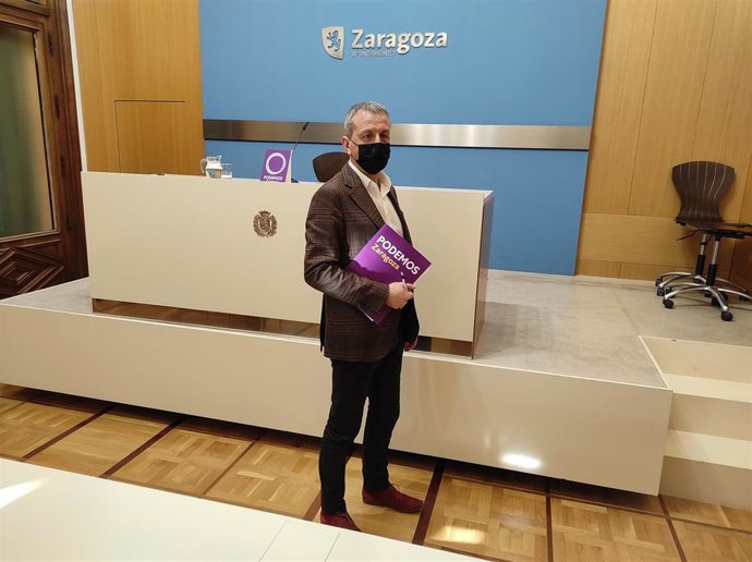 Archivo - El poravoz del grupo municipal de Podemos en el Ayuntamiento de Zaragoza, Fernando Rivarés