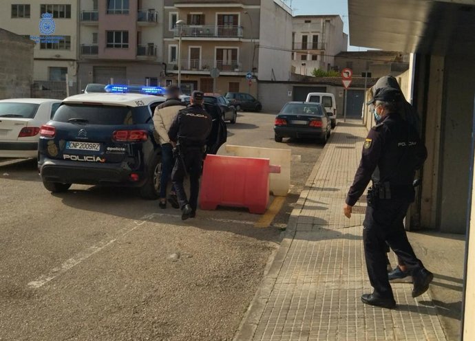 Uno de los detenidos en Manacor por parte de la Policía Nacional.