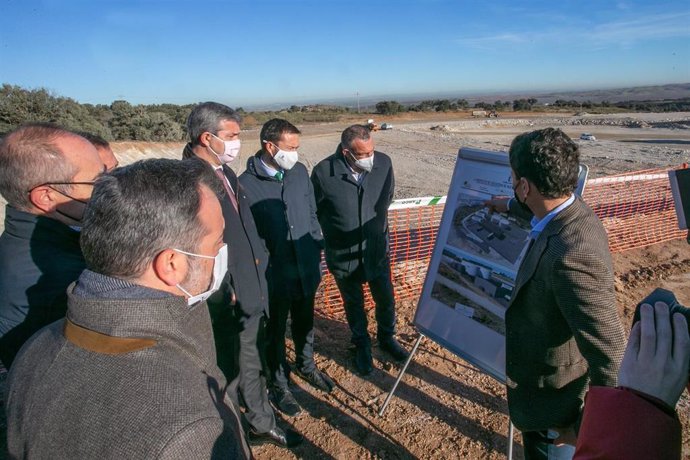 El consejero de Desarrollo Sostenible, José Luis Escudero, ha visitado, junto al presidente de la Diputación de Toledo, Álvaro Gutiérrez, las obras de adaptación del Ecoparque de Toledo para tratamientos de Biorresiduos.