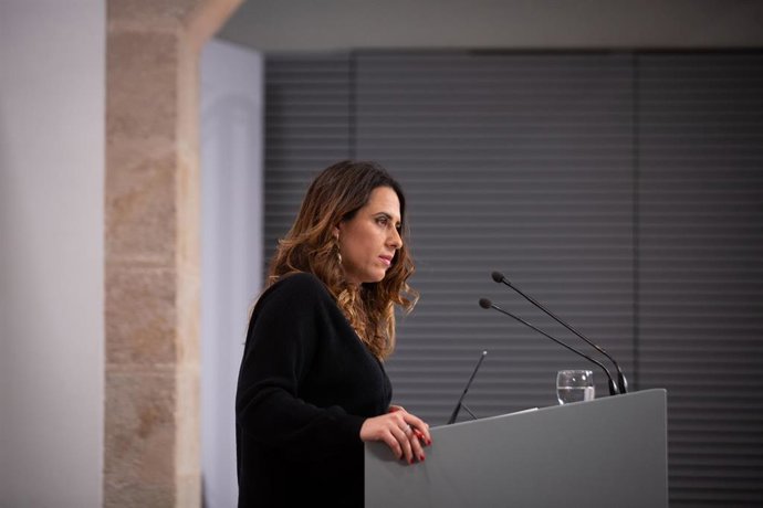 La portavoz del Govern, Patrícia Plaja, comparece tras una reunión del Consell Executiu, en la Generalitat de Cataluña, a 1 de febrero de 2022, en Barcelona, Cataluña (España). Durante su comparecencia ha asegurado la reapertura del ocio nocturno en la 