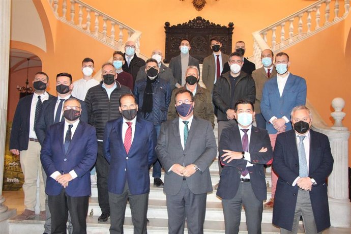 El delegado de Fiestas Mayores del Ayuntamiento de Sevilla, Juan Carlos Cabrera, en la presentación de la programación todo el año de actividades de las bandas de música procesional.