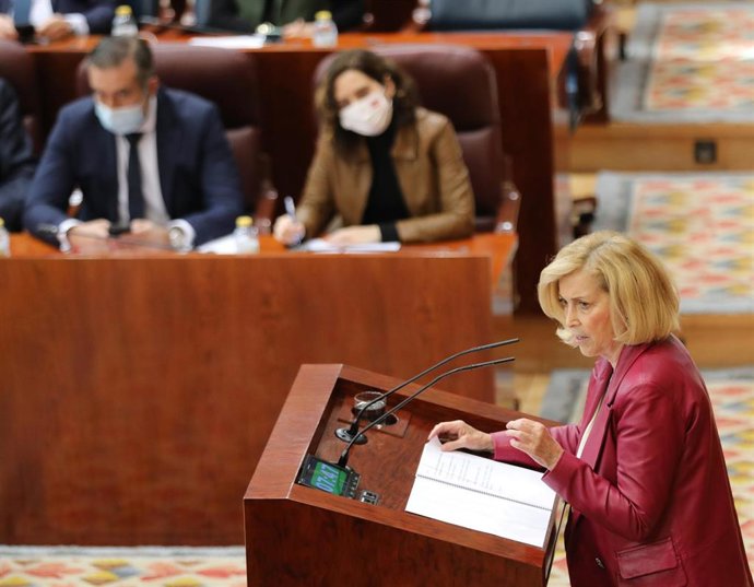 La consejera de Familia, Juventud y Política Social, Maria Concepción Dancausa Treviño, interviene en una comparecencia previa al primer pleno de 2022 en la Asamblea de Madrid, a 3 de febrero de 2022, en Madrid (España). Esta primera sesión del año ha e