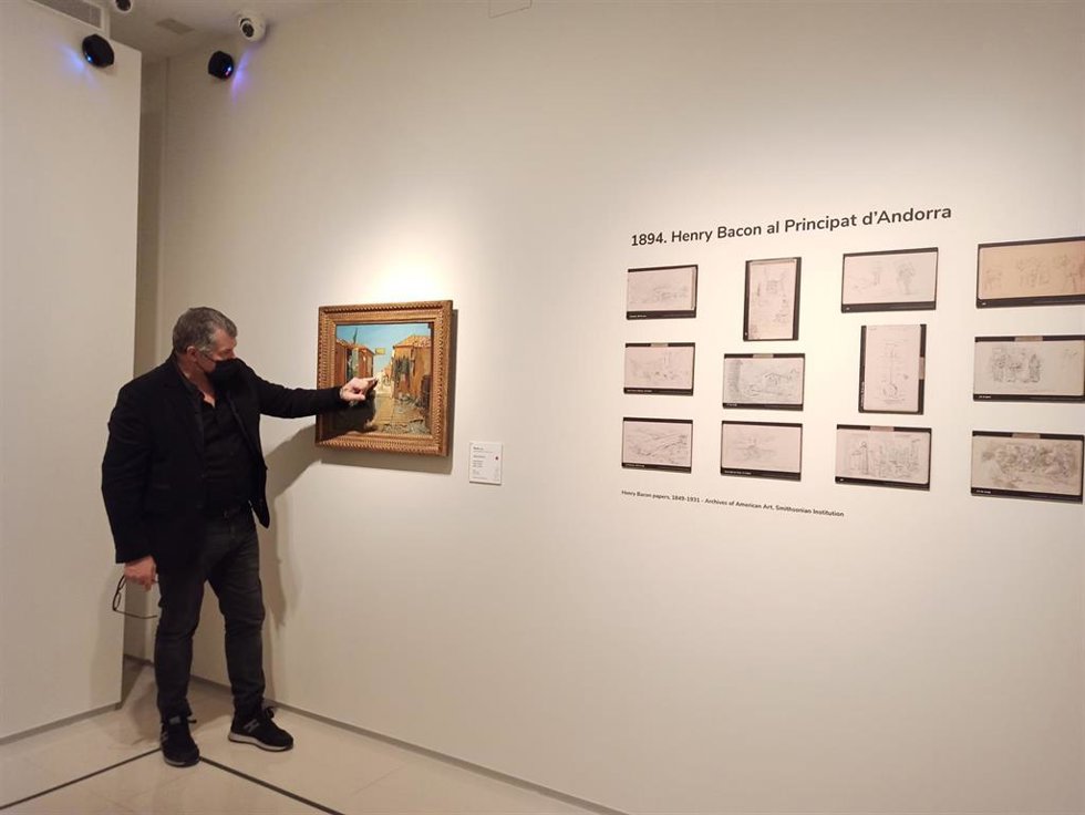 El comisario Guillermo Cervera explicando la obra de Bacon.