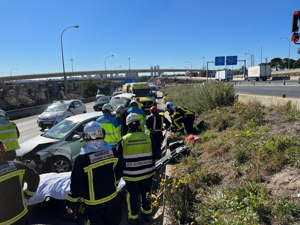 Herida una mujer embarazada y un hombre en un accidente entre dos coches en la A-1