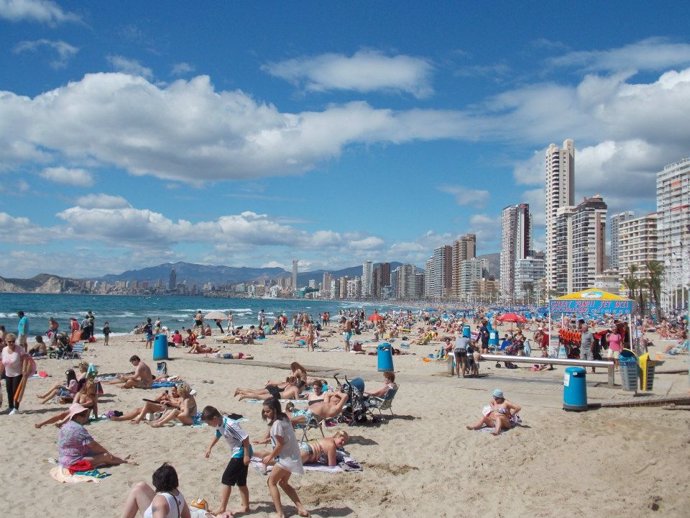 Archivo - Una playa de Benidorm