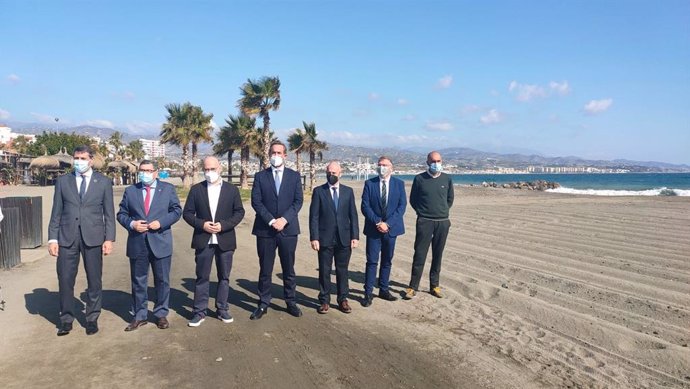 El secretario de Estado de Turismo, Fernando Valdés, en una visita en Vélez-Málaga