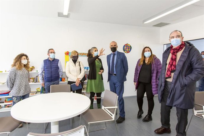Nueva sala de lectura y estudio en Factoría Cultural en el Polígono Sur.