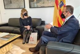 La consejera de Relaciones Ciudadanas de la Comunidad Foral de Navarra, Ana Ollo, y el consejero de Educación, Cultura y Deporte del Gobierno de Aragón, Felipe Faci, en Zaragoza.
