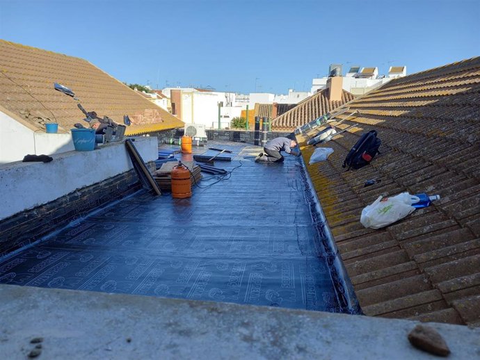 Arreglos de los daños de la DANA de septiembre de 2021 en el CEIP Río Piedras de Lepe (Huelva).