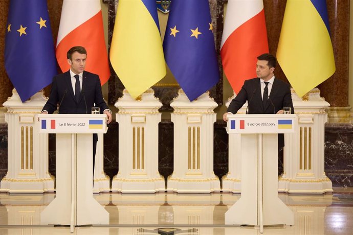 El presidente de Francia, Emmanuel Macron, y el de Ucrania, Volodimir Zelenski. 
