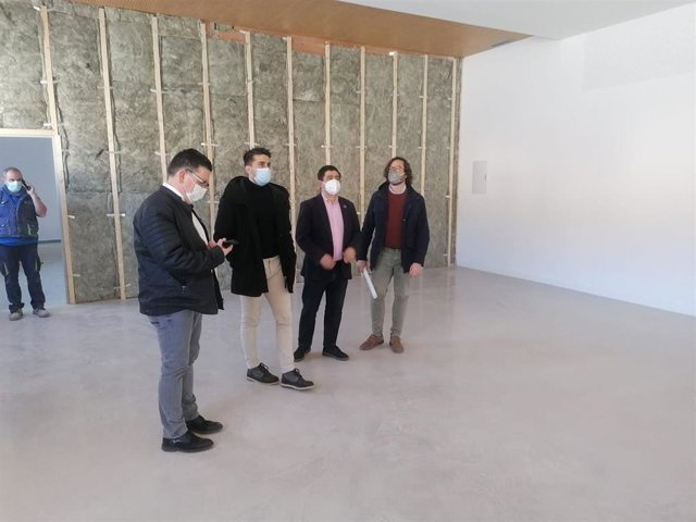 Visita a las obras en el edificio del mercado de abastos