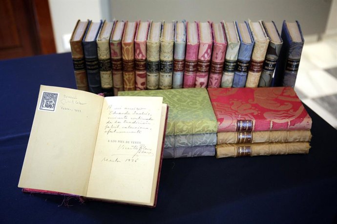 Archivo - Obras de Blasco Iblez encuadernadas por el artista sedero que tejió la Senyera del escritor, donadas por Rafael Solaz