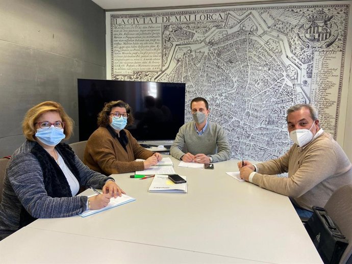 Reunión de representantes del PP con el presidente de Fanomib.