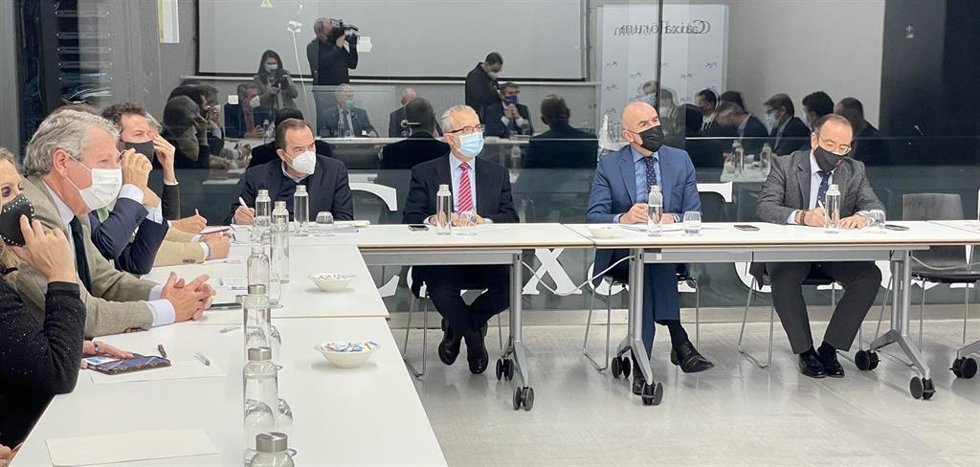 Reunión de Muñoz con empresarios de la Cartuja en CaixaFórum.