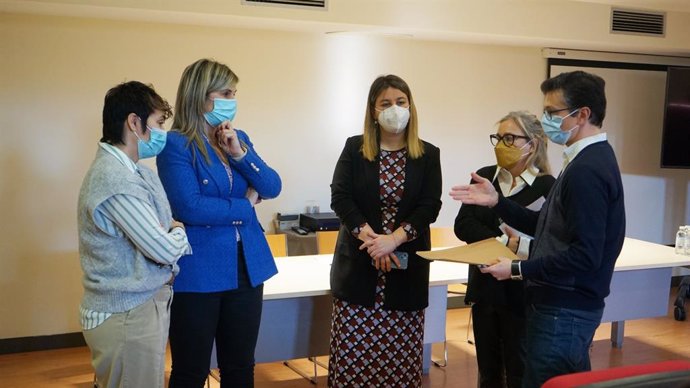 La diputada de Bienestar Social de A Coruña, Ana Lamas, en la presentación de un programa piloto del gobierno provincial coruñés para combatir la soledad no deseada en personas mayores