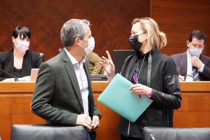 La consejera de Economía, Marta Gastón, y el diputado de Cs Javier Martínez.