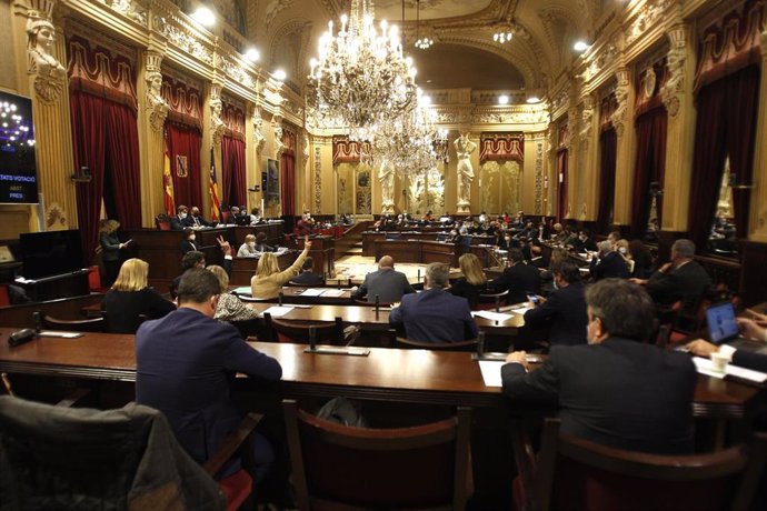 Archivo - Vista del interior del Parlament balear.
