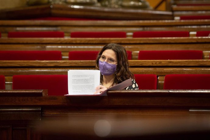 La consellera de Presidencia de la Generalitat, Laura Vilagr, en el pleno del Parlament