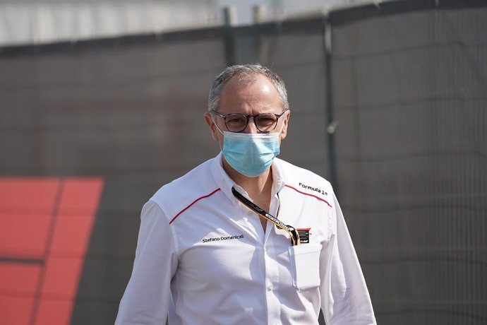 Archivo - FILED - 19 November 2021, Qatar, Losail: Formula 1 Managing Director Stefano Domenicali walks through the paddock, ahead of Formula 1 Grand Prix of Qatar. Vaccination against the coronavirus could be obligatory in the FormulaOne paddock from 