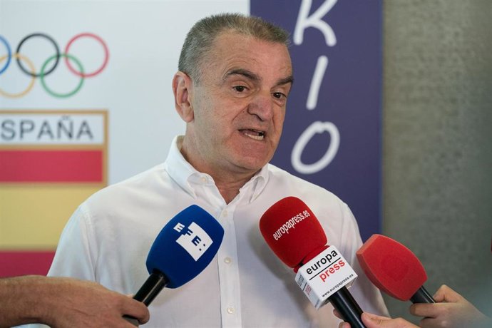 Archivo - El presidente del Consejo Superior de Deportes (CSD), José Manuel Franco, atiende a los medios en el COE