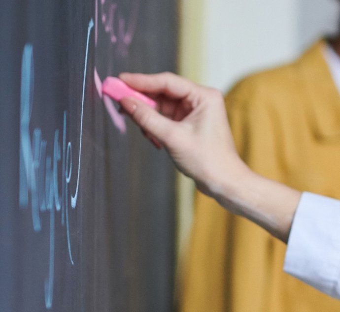 Archivo - Pizarra en una clase