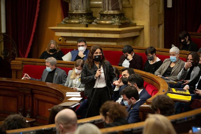 La consellera de Presidencia, Laura Vilagr, en la sesión de control al Govern en el pleno del Parlament.
