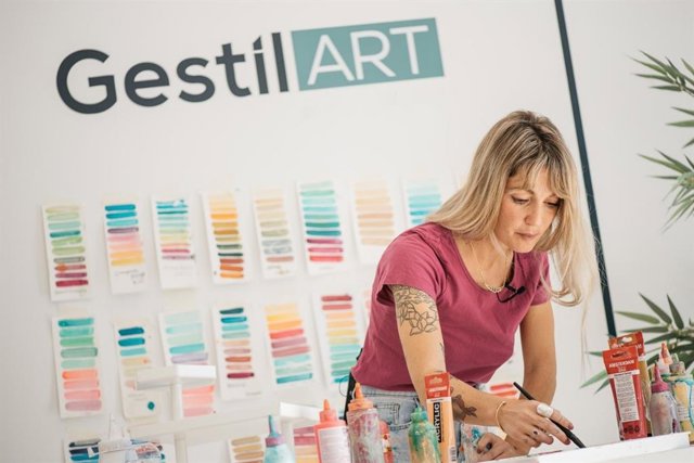 Yoyosena, artista patrocinada gracias a la iniciativa GestilART y primera residente en la GestilART Gallery