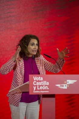 La ministra de Hacienda, María Jesús Montero, interviene en un acto público en el Centro Cultural Provincial, a 3 de febrero de 2022, en Palencia, Castilla y León (España). La ministra ha apoyado al candidato Luis Tudanca en el acto para apoyar a los ca