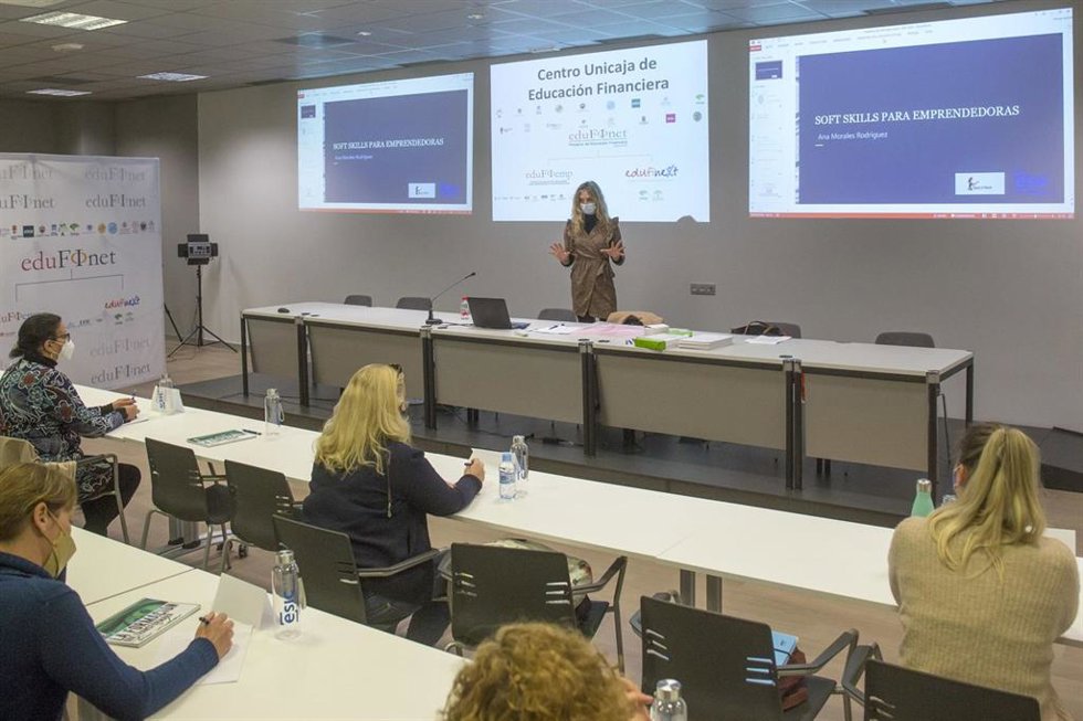 Edufinet participa con Oracle en impulsar el emprendimiento de mujeres en riesgo de exclusión